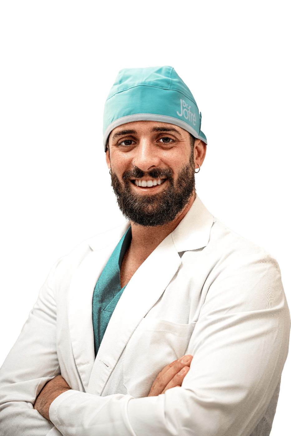 Dr. Álvaro Jofré López, cirujano capilar, con bata blanca y gorro quirúrgico